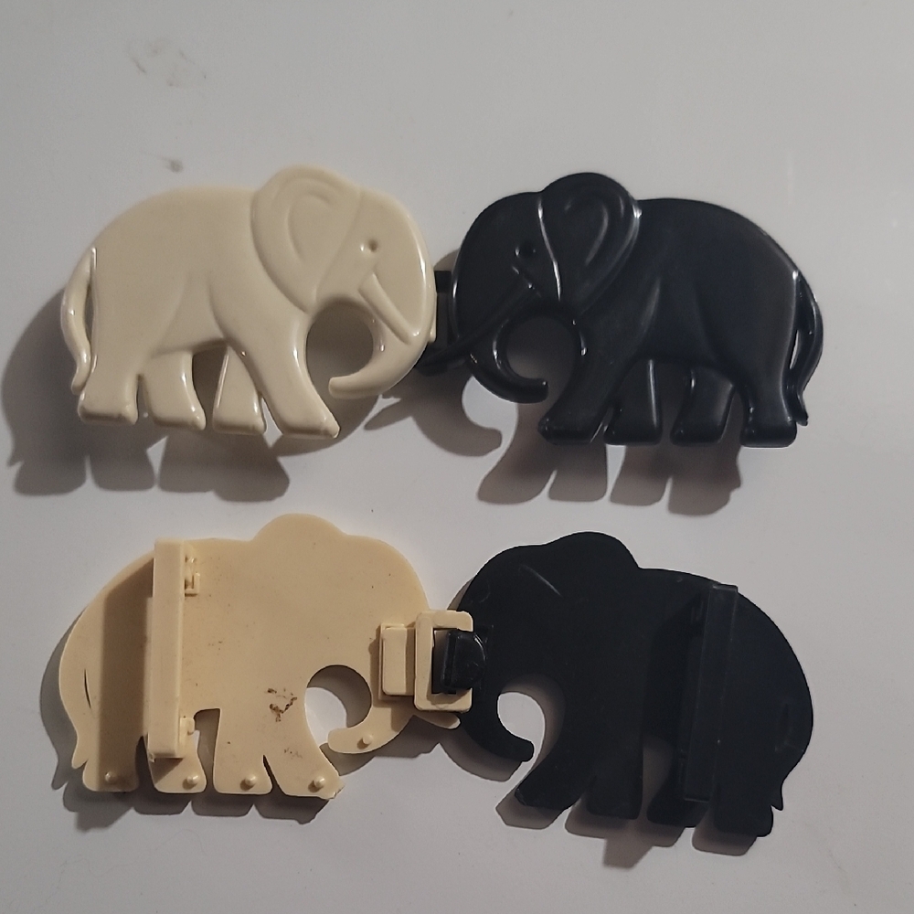 Elephant-Shaped Belt Buckles - Black and Cream